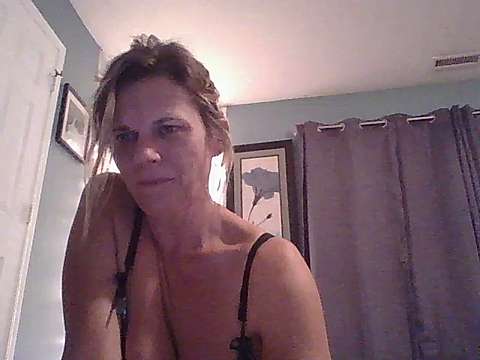 MattieRae nude on cam for live sex chat