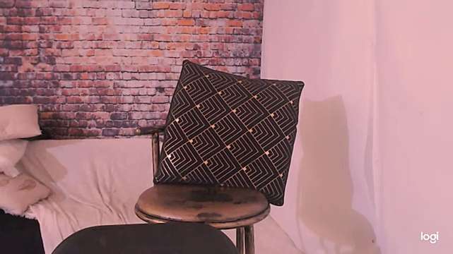SensualTania nude on cam for live sex chat