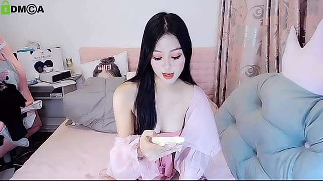 show______ nude on cam for live sex chat