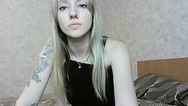 SkyWebb nude on cam for live sex chat