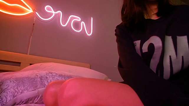 strange_mee nude on cam for live sex chat
