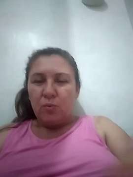 Sunshinee- nude on cam for live sex chat