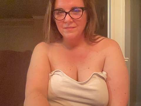 Thick-Milf-Lisa nude on cam for live sex chat