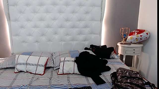 A_sexy_couple nude on cam for live sex chat