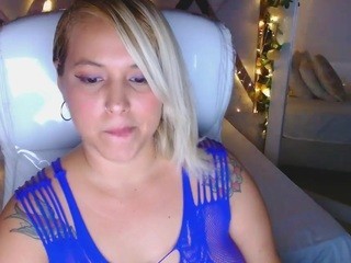 Alaia Moon naked on Live Cam Sex Chat