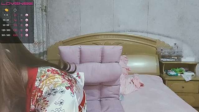 COOL-LL nude on cam for live sex chat