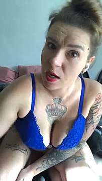 Elli-inked nude on cam for live sex chat