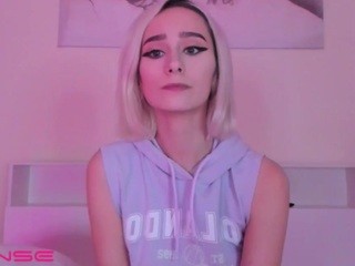 Esme-Riley naked on Live Cam Sex Chat
