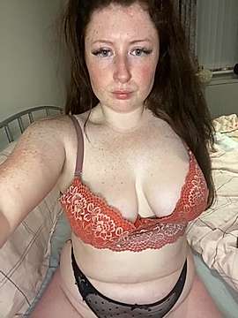 evielikestoplay nude on cam for live sex chat