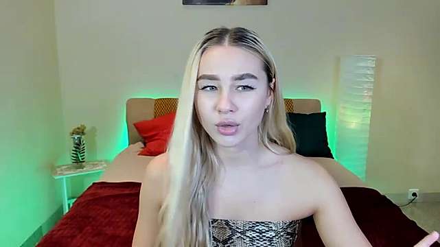 KatlinB nude on cam for live sex chat