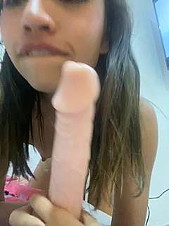 kyliesoft nude on cam for live sex chat