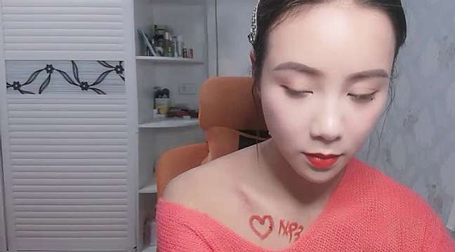 love-xiaojie nude on cam for live sex chat