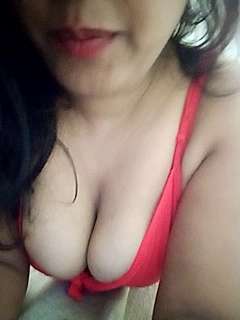 Lovely-Rozy nude on cam for live sex chat