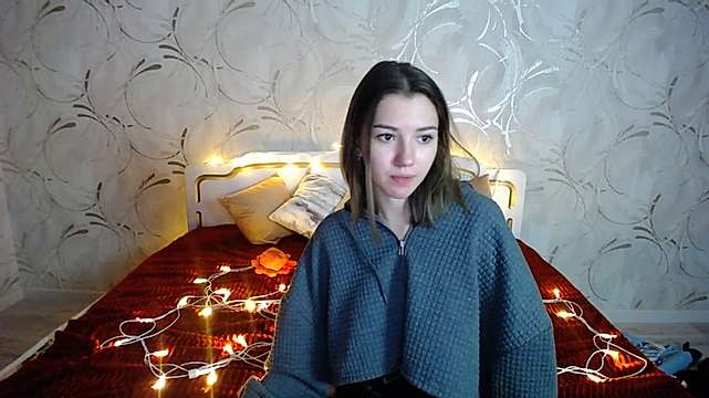 MollyRosso nude on cam for live sex chat