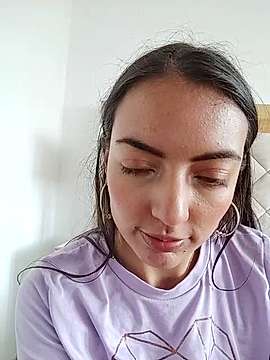 amy1cute nude on cam for live sex chat