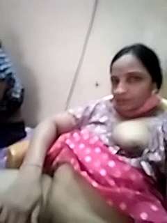 desiaunty1 nude on cam for live sex chat