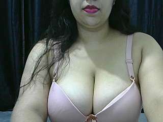 EmileLeone nude on cam for live sex chat