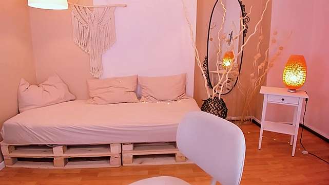 Iris_Young nude on cam for live sex chat