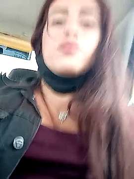 Isabella_outdoor nude on cam for live sex chat