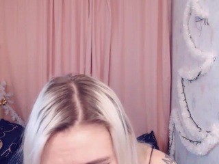 Kendra-miss naked on Live Cam Sex Chat