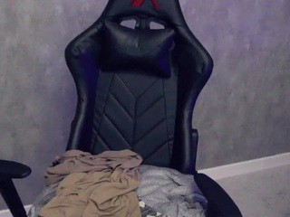 Kira who loves cum naked on Live Cam Sex Chat
