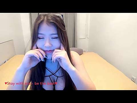 mia_min nude on cam for live sex chat