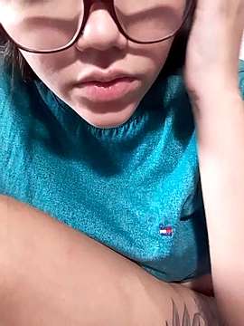 Monique_Leves nude on cam for live sex chat
