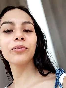 Sweet_Yeimy nude on cam for live sex chat