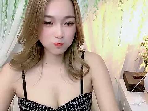 TW-chloe nude on cam for live sex chat