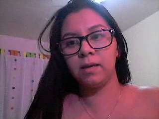 Yazzlatin nude on cam for live sex chat