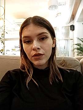 YeaCute nude on cam for live sex chat