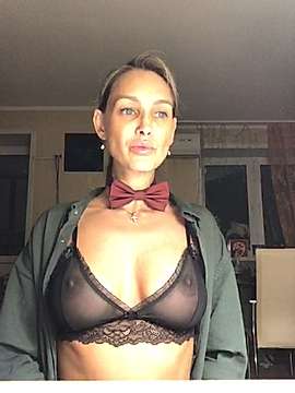 DiSweety nude on cam for live sex chat