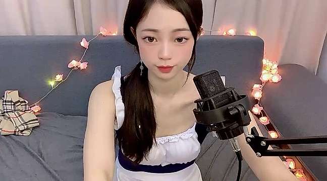 INS-Linda nude on cam for live sex chat