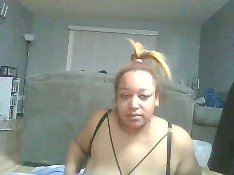 KaramelKesh nude on cam for live sex chat
