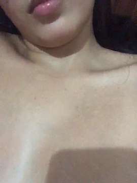 karlinh69 nude on cam for live sex chat