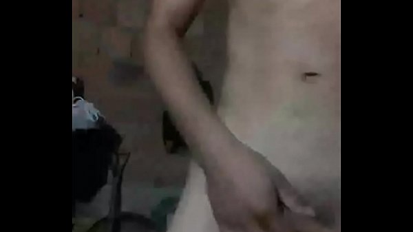Novinho se depilando é batendo punheta ao vivo no cam4
