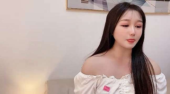 Sweet–Luna nude on cam for live sex chat