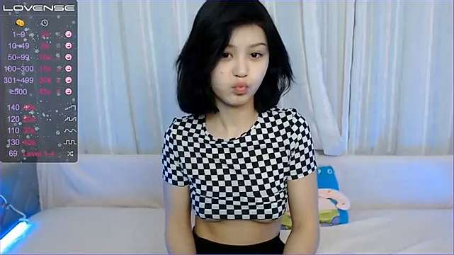 Aineta nude on cam for live sex chat
