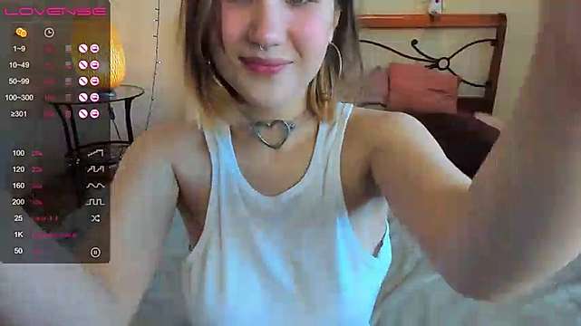effi_kisses nude on cam for live sex chat