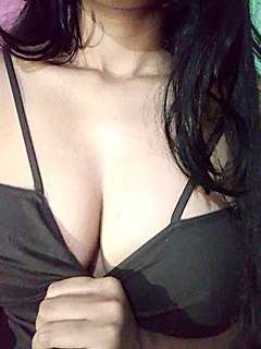 hornynidhi69 nude on cam for live sex chat