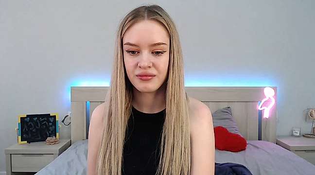 Luna_Hub nude on cam for live sex chat