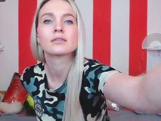 lynn-sparks naked on Live Cam Sex Chat