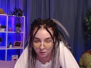 vanessa-tips naked on Live Cam Sex Chat