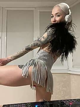 VeneraCutee nude on cam for live sex chat
