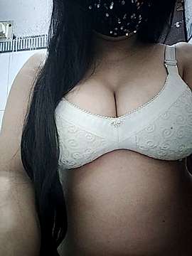 yourssoumi nude on cam for live sex chat