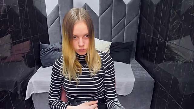 AlysonSunny nude on cam for live sex chat