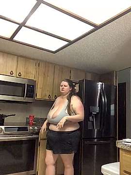 BustyBrandy420 nude on cam for live sex chat