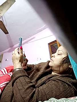 Priya_Bhabhi21 nude on cam for live sex chat