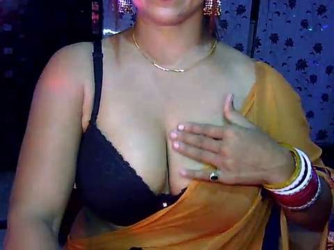 cutenspicey nude on cam for live sex chat