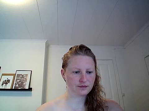 Ninaatje nude on cam for live sex chat